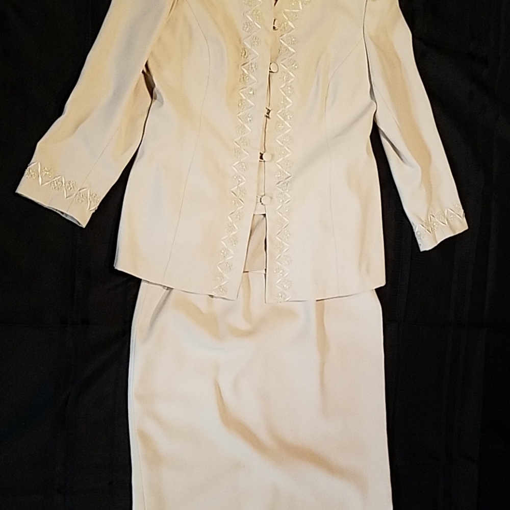 Biege 2 piece suit
